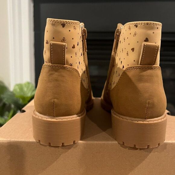 Coutgo Girls Ankle Boots Cute Round Toe Pattern Booties Faux Suede Side Zipper - Picture 5 of 8